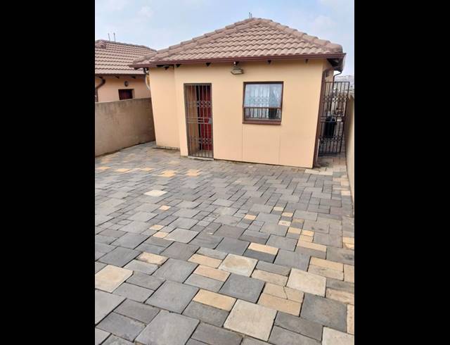 2 BEDROOM HOUSE FOR SALE IN CLAYVILLE